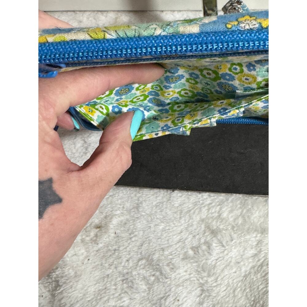 EUC Vera Bradley All-In-One Wristlet Wallet- English Meadow - Picture 4 of 5